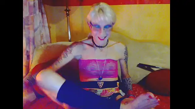 Snapshot of cuxladyboy chatting on March 23, 1:09 am cuxladyboy online show from March 23, 1:09 am