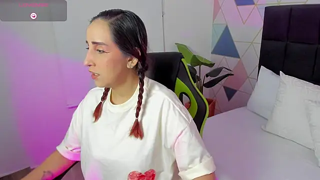 Snapshot of jadde13_ chatting on October 3, 8:17 pm jadde13 online show from October 3, 8:17 pm