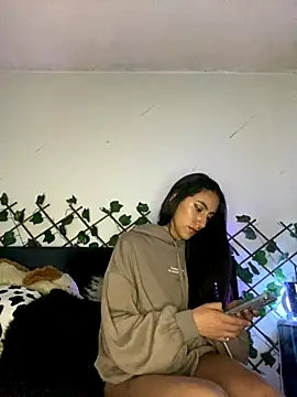 Snapshot of FrancellyHot chatting on October 9, 11:47 pm FrancellyHot online show from October 9, 11:47 pm