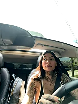 Iam Annii online show from October 31, 6:53 pm