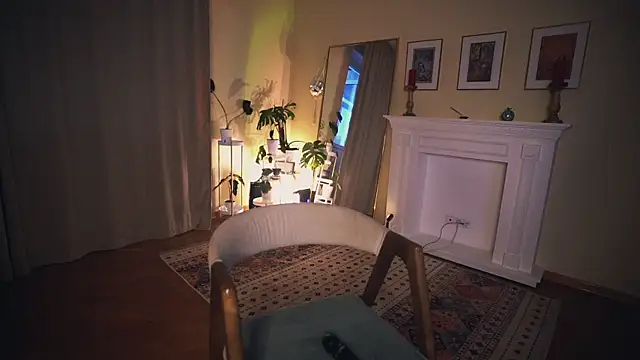 Snapshot of Leona_Mell chatting on January 5, 2:38 am Leona Mell online show from January 5, 2:38 am