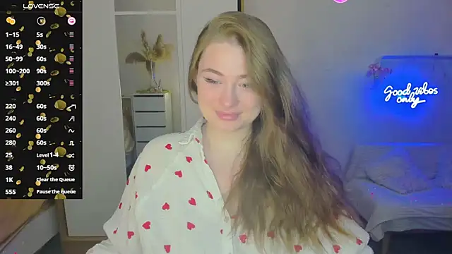 Snapshot of Demure_Smile chatting on January 25, 4:13 am Demure Smile online show from January 25, 4:13 am