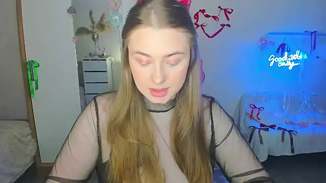 Snapshot of Demure_Smile chatting on February 14, 2:44 pm Demure Smile online show from February 14, 2:44 pm