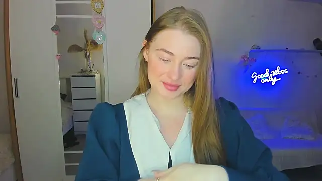 Snapshot of Demure_Smile chatting on February 15, 1:53 am Demure Smile online show from February 15, 1:53 am