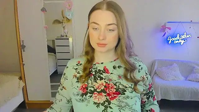 Snapshot of Demure_Smile chatting on February 19, 9:17 am Demure Smile online show from February 19, 9:17 am