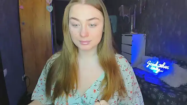 Snapshot of Demure_Smile chatting on February 28, 5:15 am Demure Smile online show from February 28, 5:15 am