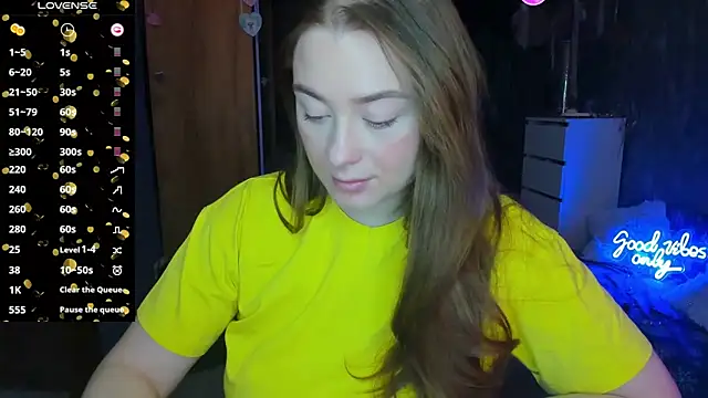 Snapshot of Demure_Smile chatting on March 10, 6:49 am Demure Smile online show from March 10, 6:49 am