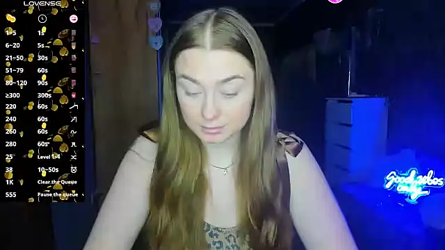 Snapshot of Demure_Smile chatting on March 13, 7:42 am Demure Smile online show from March 13, 7:42 am