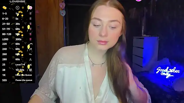 Snapshot of Demure_Smile chatting on March 14, 6:10 am Demure Smile online show from March 14, 6:10 am