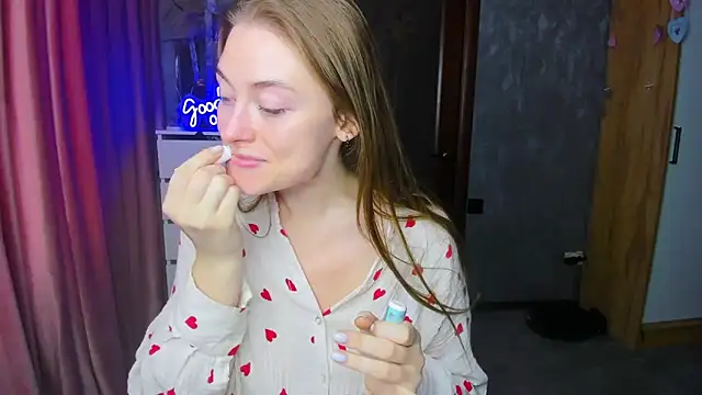 Snapshot of Demure_Smile chatting on September 18, 4:14 am Demure Smile online show from September 18, 4:14 am