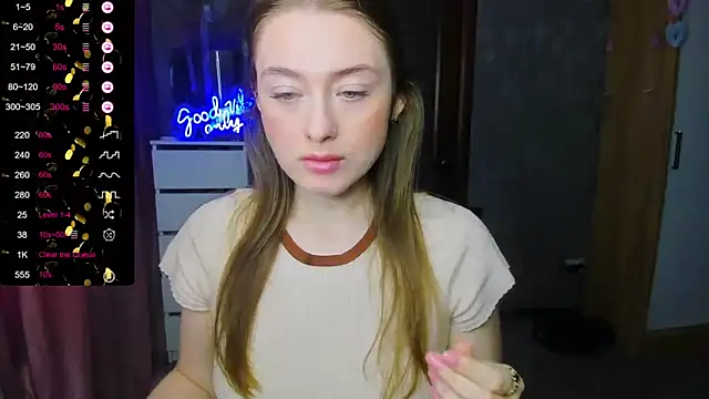 Snapshot of Demure_Smile chatting on September 25, 5:11 am Demure Smile online show from September 25, 5:11 am