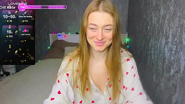 Snapshot of Demure_Smile chatting on October 13, 4:34 am Demure Smile online show from October 13, 4:34 am