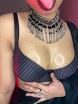 Snapshot of Hot-sexy222 chatting on November 4, 3:11 pm Hot-sexy222 online show from November 4, 3:11 pm