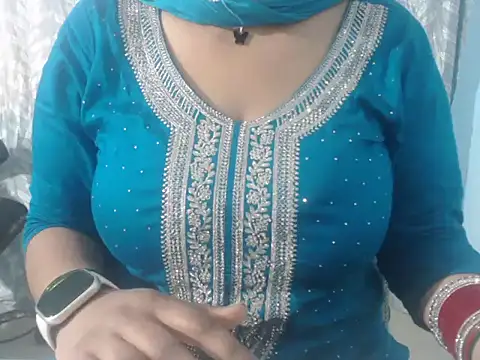 Snapshot of cute-priy chatting on January 23, 9:08 am cute-priy online show from January 23, 9:08 am