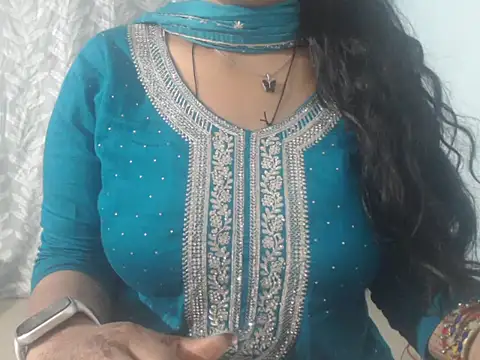 Snapshot of cute-priy chatting on February 17, 5:58 am cute-priy online show from February 17, 5:58 am