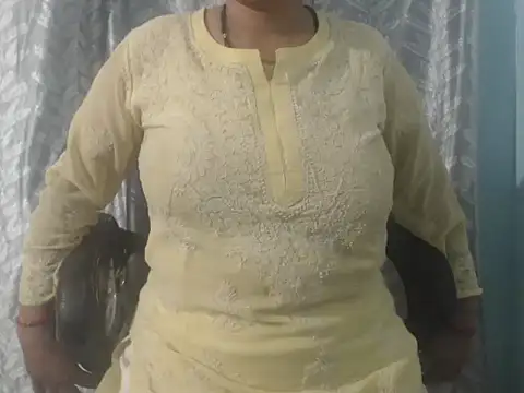 cute-priy online show from May 15, 7:48 am