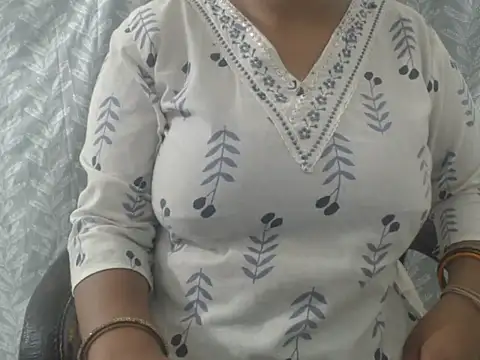 cute-priy online show from July 12, 3:08 am