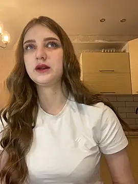 Snapshot of MollyDolle chatting on December 21, 10:19 pm MollyDolle online show from December 21, 10:19 pm