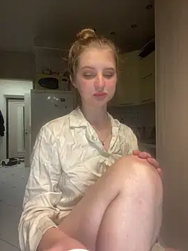 Snapshot of MollyDolle chatting on June 19, 8:01 pm MollyDolle online show from June 19, 8:01 pm
