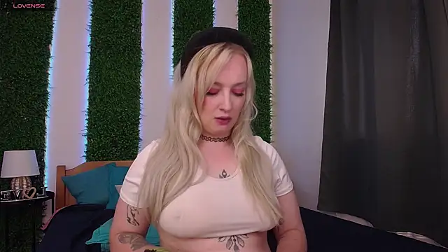 Snapshot of Nicole__Aniston_ chatting on September 28, 8:52 am Nicole Aniston online show from September 28, 8:52 am