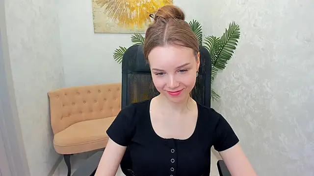 Snapshot of MileyWings chatting on February 26, 6:00 pm MileyWings online show from February 26, 6:00 pm