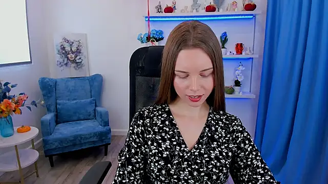 Snapshot of MileyWings chatting on October 25, 11:51 am MileyWings online show from October 25, 11:51 am