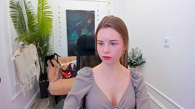 Snapshot of MileyWings chatting on October 30, 11:33 am MileyWings online show from October 30, 11:33 am