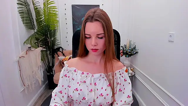 Snapshot of MileyWings chatting on November 2, 4:37 am MileyWings online show from November 2, 4:37 am