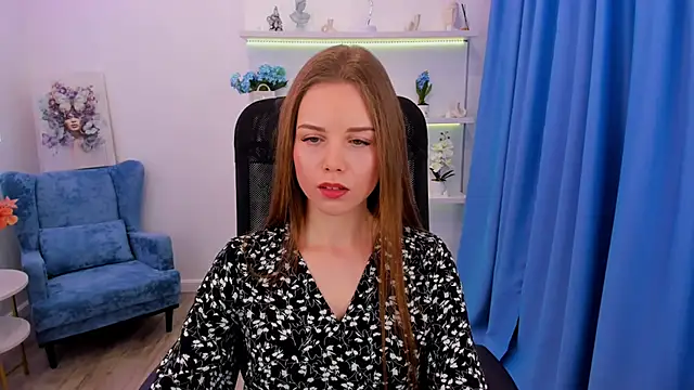 Snapshot of MileyWings chatting on November 16, 11:49 am MileyWings online show from November 16, 11:49 am