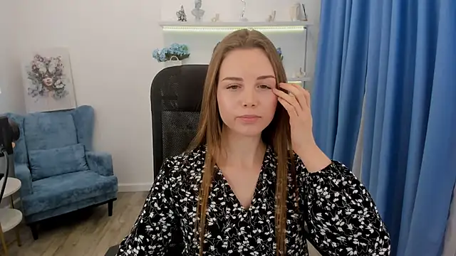 Snapshot of MileyWings chatting on November 20, 12:05 pm MileyWings online show from November 20, 12:05 pm