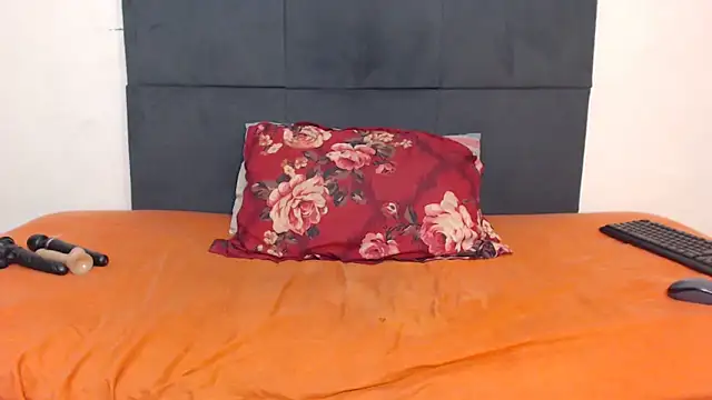 Snapshot of CANDY-X-LOVE-xx chatting on February 19, 6:43 pm CANDY-X-LOVE-xx online show from February 19, 6:43 pm