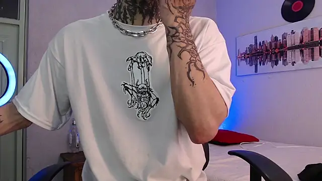 Snapshot of Andy_bapho chatting on December 31, 2:14 pm Andy bapho online show from December 31, 2:14 pm