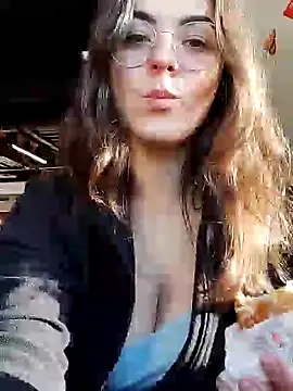 Snapshot of Alicia_Hot1 chatting on December 12, 2:33 pm Alicia Hot1 online show from December 12, 2:33 pm