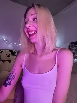 Snapshot of _urbestie_ chatting on June 20, 10:45 pm urbestie online show from June 20, 10:45 pm