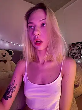 Snapshot of _urbestie_ chatting on July 7, 10:36 pm urbestie online show from July 7, 10:36 pm