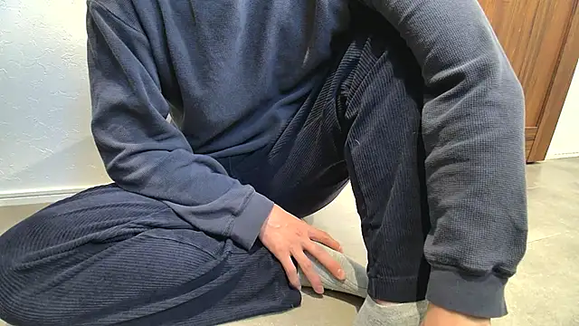 Snapshot of atom0407 chatting on December 14, 4:12 am atom0407 online show from December 14, 4:12 am