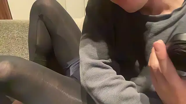 Snapshot of atom0407 chatting on January 10, 6:06 pm atom0407 online show from January 10, 6:06 pm