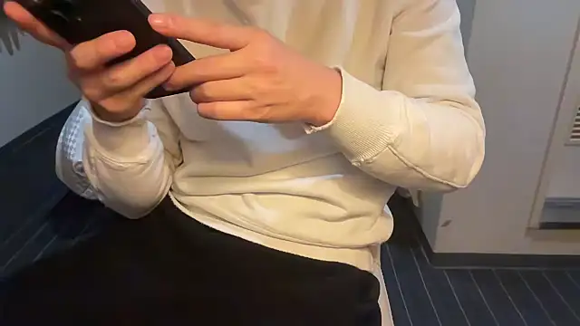 Snapshot of atom0407 chatting on December 3, 2:37 pm atom0407 online show from December 3, 2:37 pm