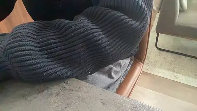 Snapshot of atom0407 chatting on March 10, 2:16 am atom0407 online show from March 10, 2:16 am