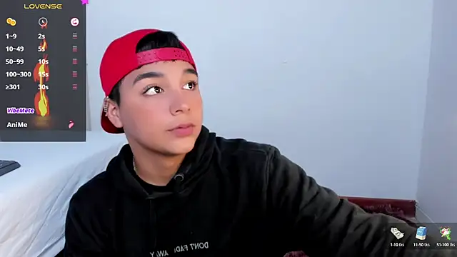 Snapshot of Seductivo_jr chatting on February 3, 2:58 am Seductivo jr online show from February 3, 2:58 am