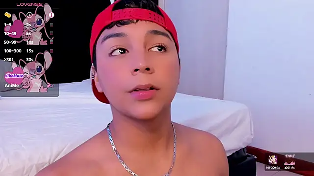 Snapshot of Seductivo_jr chatting on February 18, 8:27 am Seductivo jr online show from February 18, 8:27 am