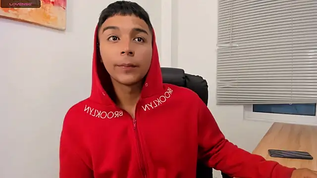 Snapshot of Seductivo_jr chatting on October 24, 5:15 am Seductivo jr online show from October 24, 5:15 am