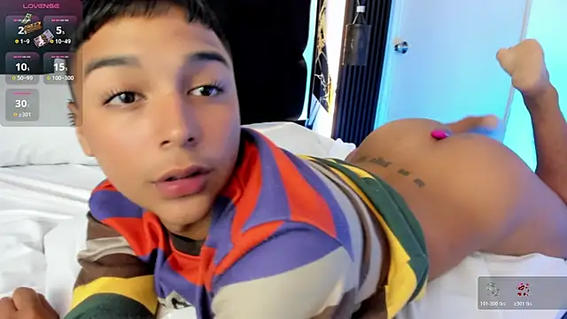 Snapshot of Seductivo_jr chatting on October 25, 5:26 am Seductivo jr online show from October 25, 5:26 am