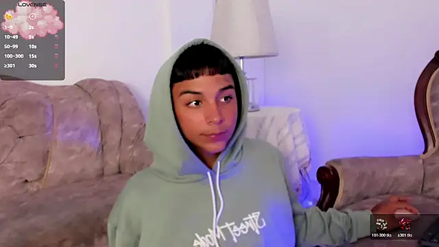 Snapshot of Seductivo_jr chatting on November 5, 9:15 pm Seductivo jr online show from November 5, 9:15 pm