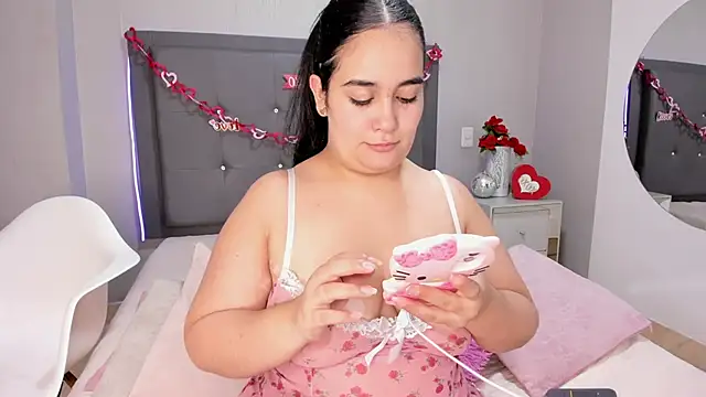 Snapshot of emma_lye chatting on June 10, 7:13 pm emma lye online show from June 10, 7:13 pm