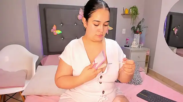 emma lye online show from July 22, 7:38 pm