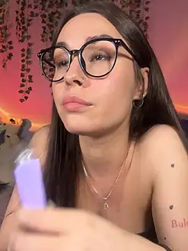 Snapshot of MiaNell chatting on December 13, 2:43 am MiaNell online show from December 13, 2:43 am