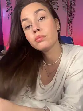 Snapshot of MiaNell chatting on December 17, 3:39 am MiaNell online show from December 17, 3:39 am