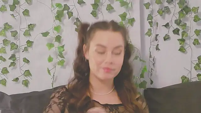 Snapshot of MiaNell chatting on February 23, 7:49 pm MiaNell online show from February 23, 7:49 pm