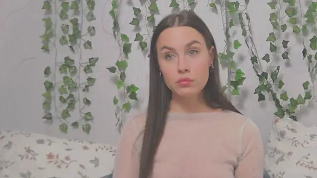 Snapshot of MiaNell chatting on March 4, 2:27 am MiaNell online show from March 4, 2:27 am